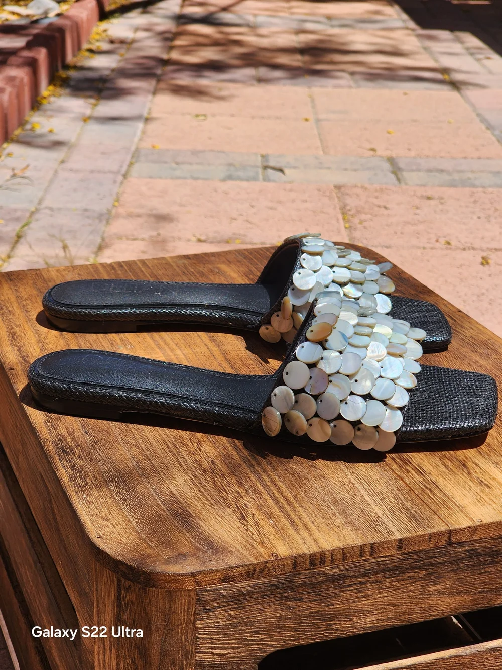 Deltan Women's Flora Black Disc Flat Sandals Size 6